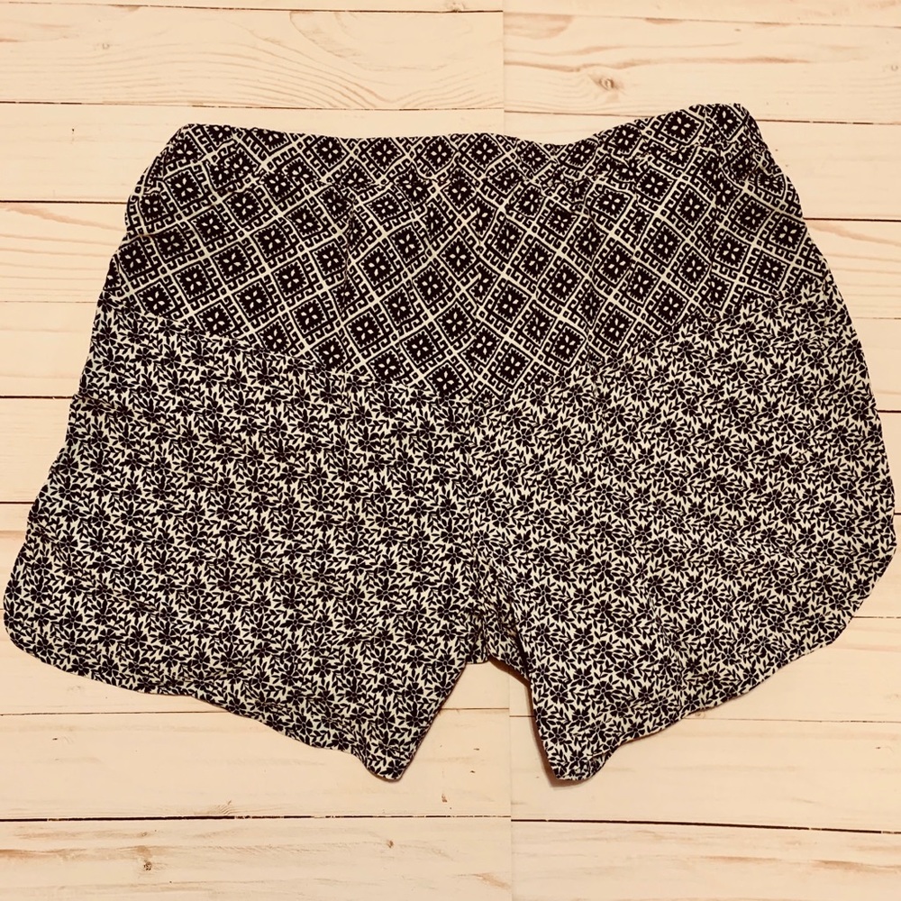 Joe Fresh Black & White Pattern Floral Shorts Sz S